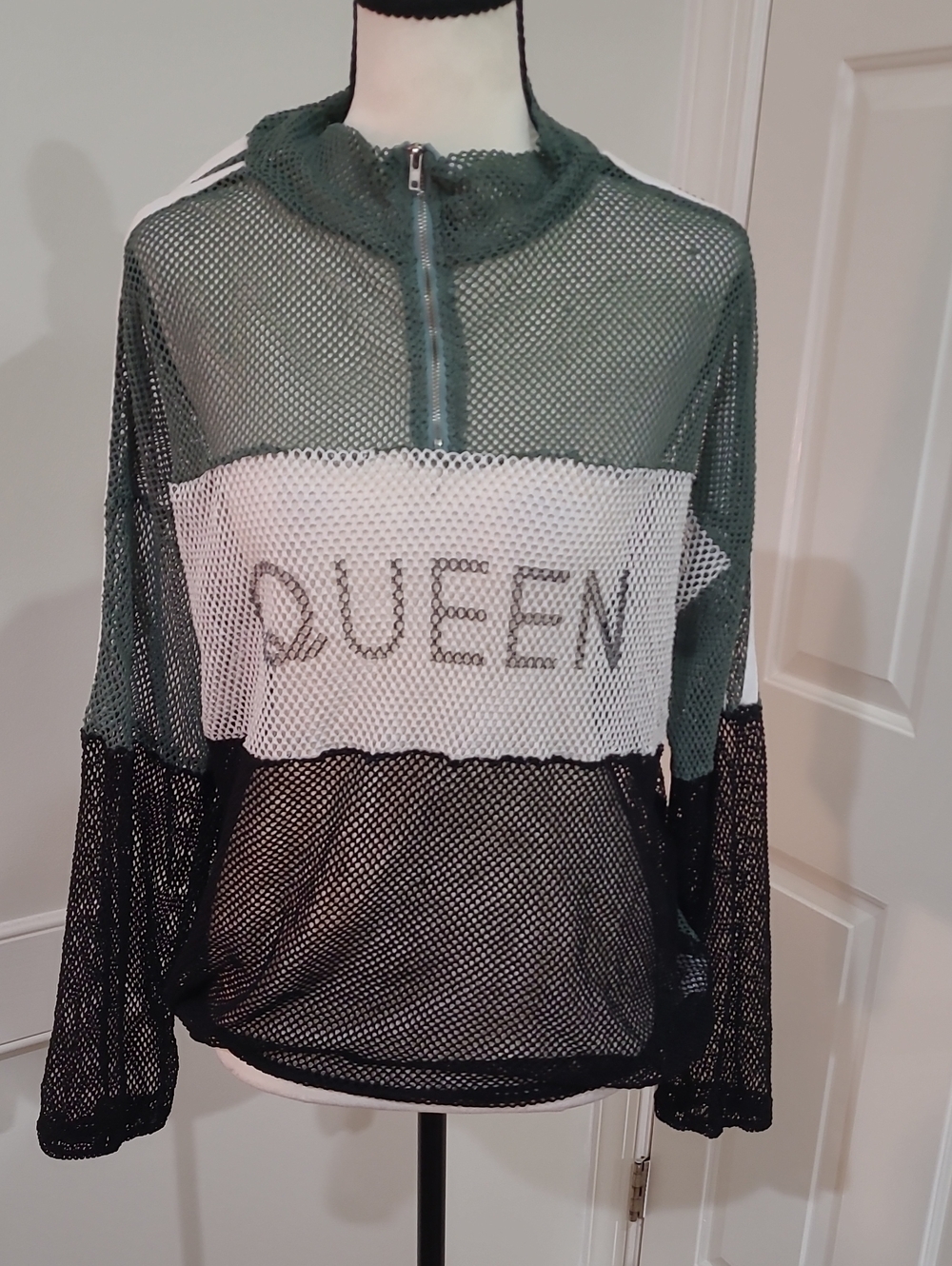 Impulsive Mesh Colorblock 'Queen' Pullover Top - Green / White / Black - Size 2X